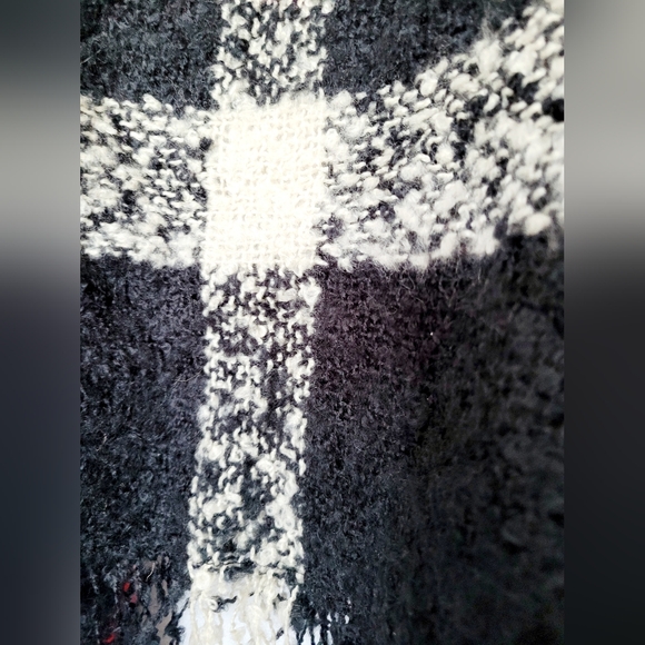 A.Byer Women's 100%acrylic One Size Sweater Ponchos Plaid Black/White/Red - Picture 14 of 16